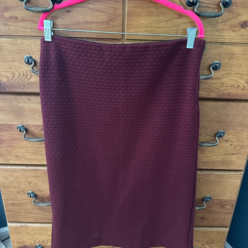 LOFT Women's Textured Pencil Skirt - Burgundy